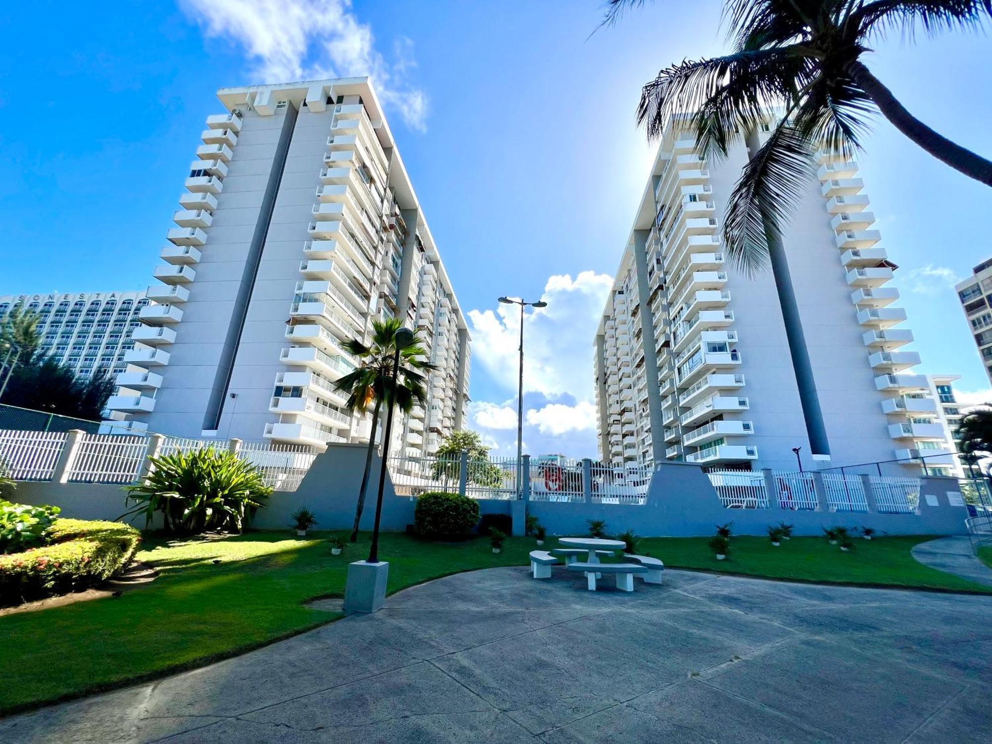 Ocean View apt on Isla Verde in a 14th floor San Juan Buitenkant foto